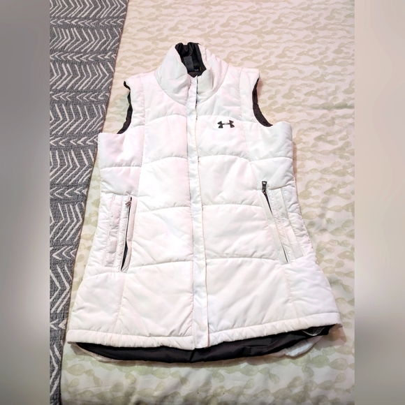 Woman's under armour puffer vest - Picture 1 of 3